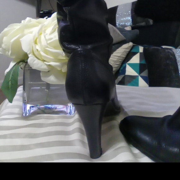 Shoes - Picture 5 of 7